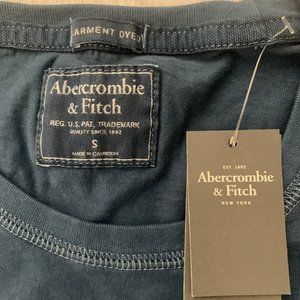 NWT-Abercrombie & Fitch Men's Size S Soft Blue Pullover (100% cotton)